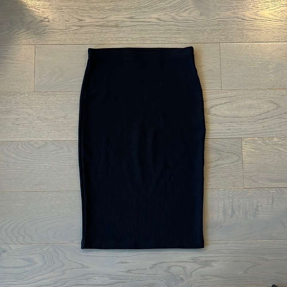 Black knit bodycon midi skirt size medium
